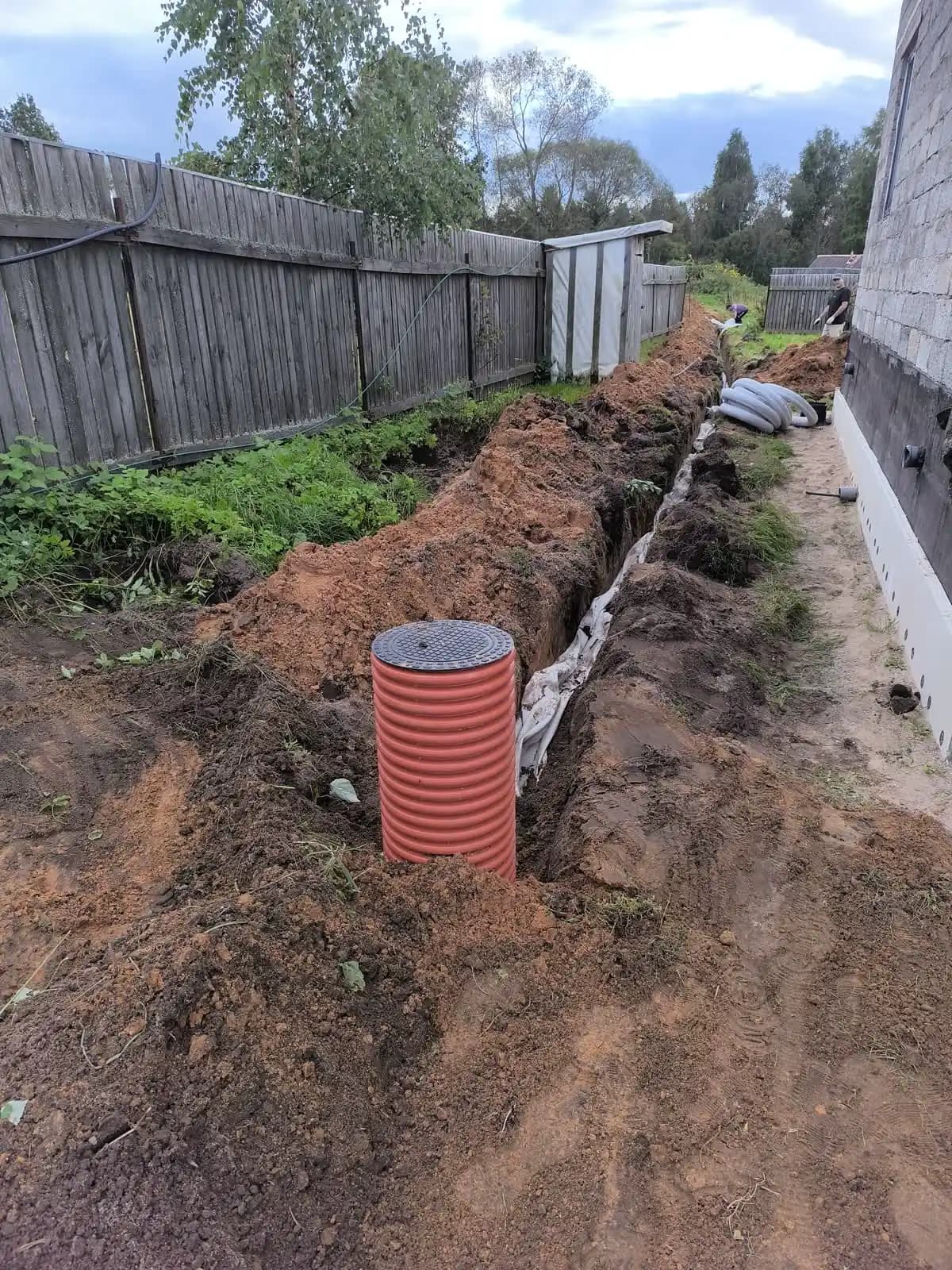 Богданово: монтаж дренажа вдоль участка — этап 1