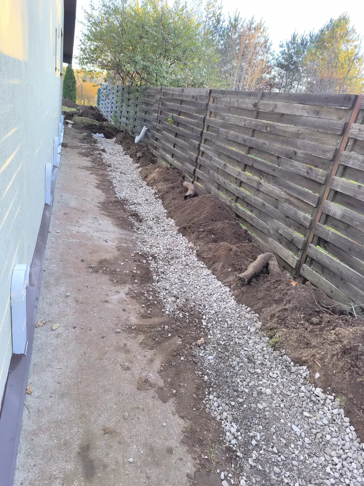 Совмещенный монтаж дренажа и ливневой канализации в Раздолье — этап 3