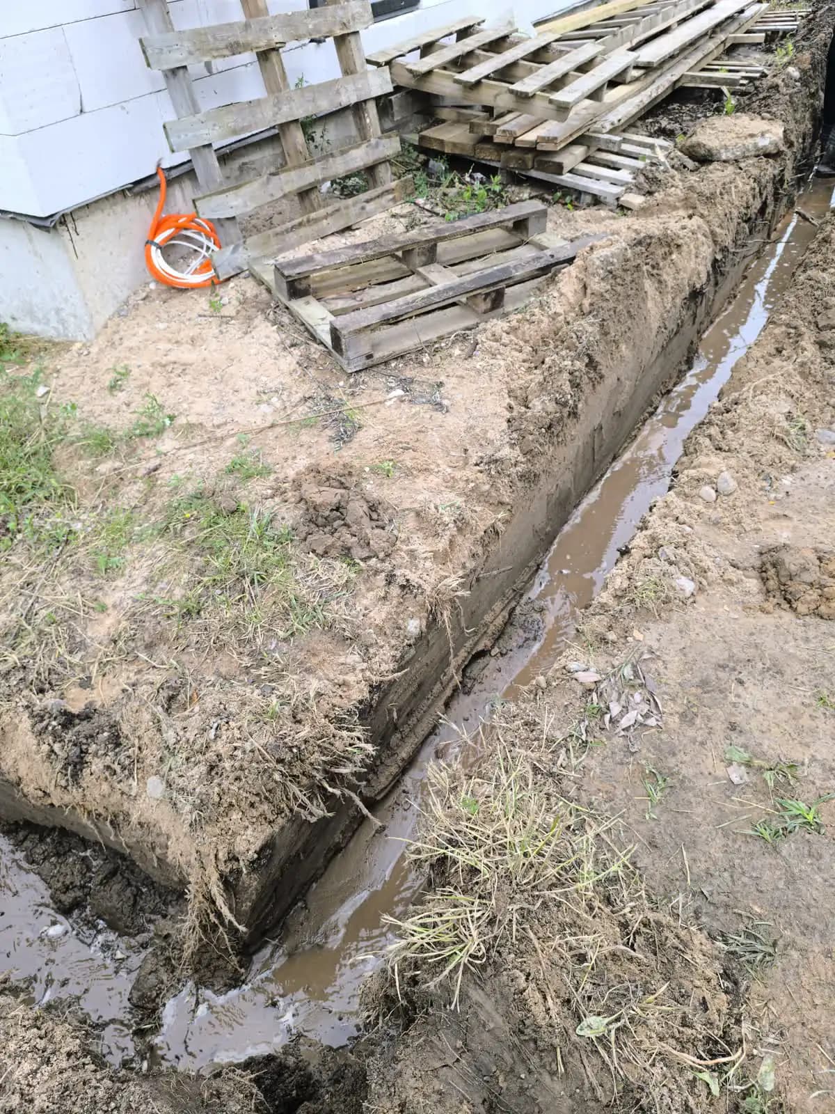 Монтаж дренажа со сбросом в дренажную скважину на ул. Советской Армии